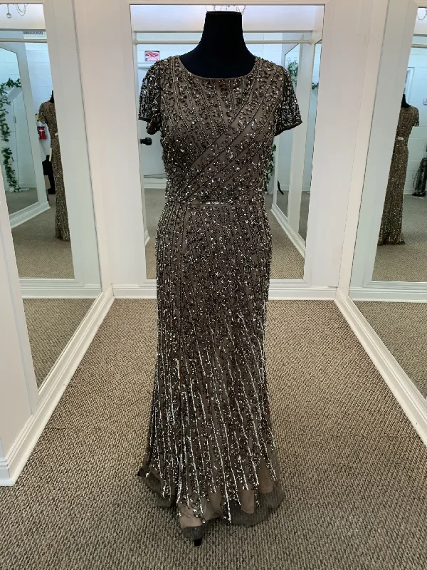 Today’s Deal Adrianna Papell AP1E205630
